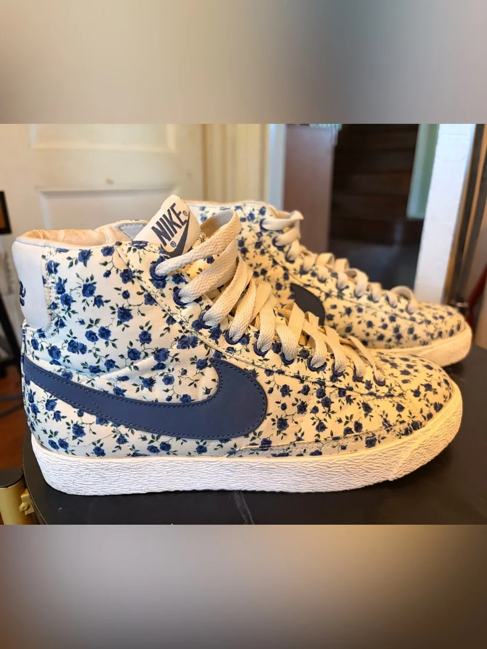 Nike Unisex Mids 77 Floral Sneakers woman’s 10 mens Size 8.5